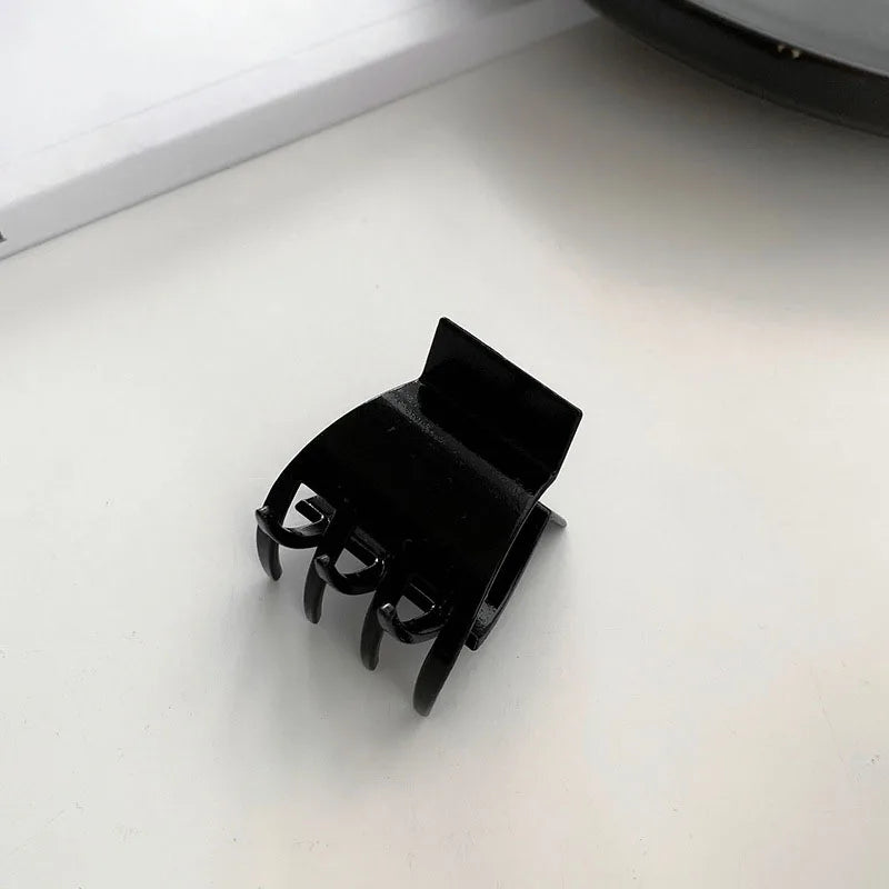 Black Geometric Plastic Hair Claw