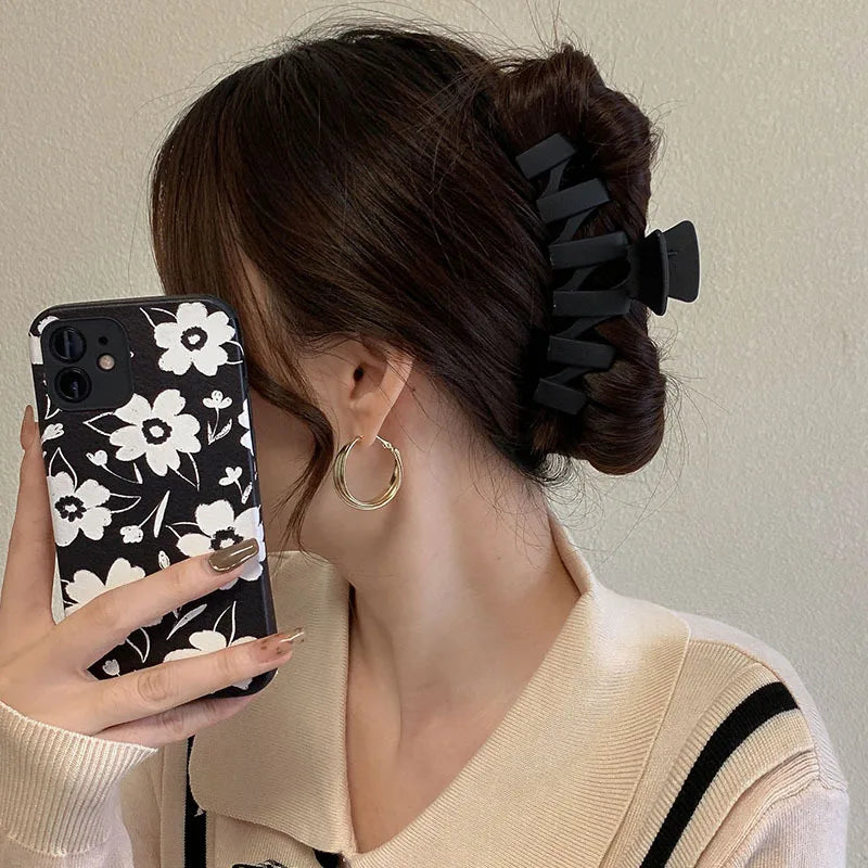 Black Geometric Plastic Hair Claw